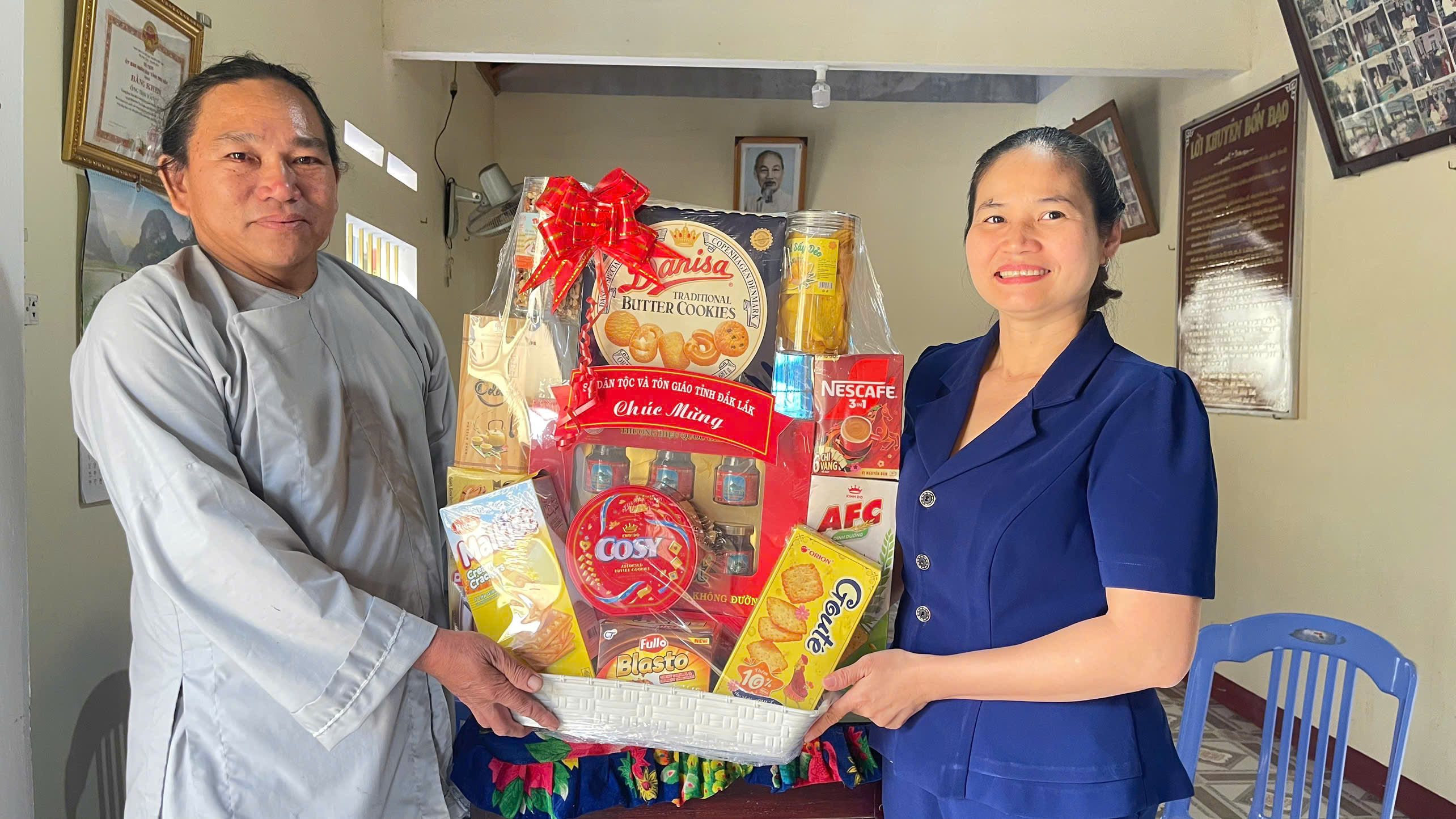 Lãnh đạo Sở Dân tộc và Tôn giáo thăm, chúc mừng nhân ngày lễ trọng của Phật giáo Hòa Hảo và Minh Sư đạo trên địa bàn tỉnh Đắk Lắk